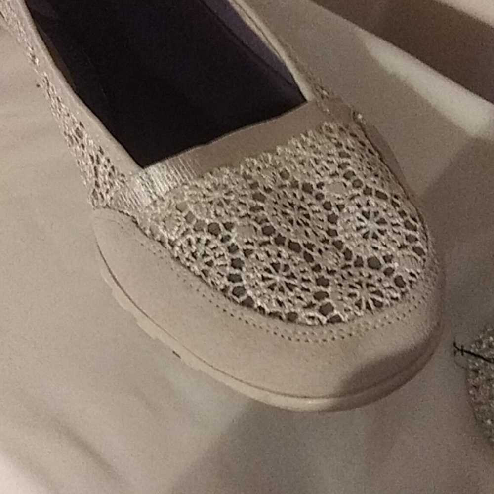 Shoes - Picture 3 of 4